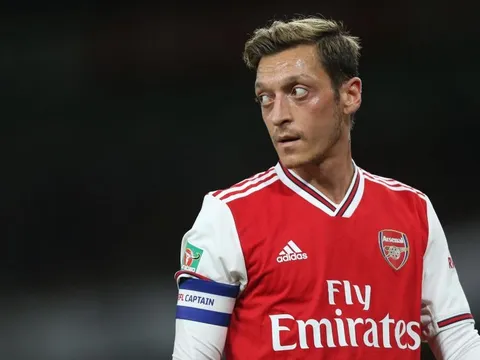 Thắng trận, Emery nói 1 câu lạnh lùng về việc bỏ rơi Ozil