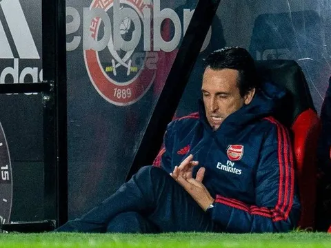 "Emery khác gì Wenger, còn tệ hơn"