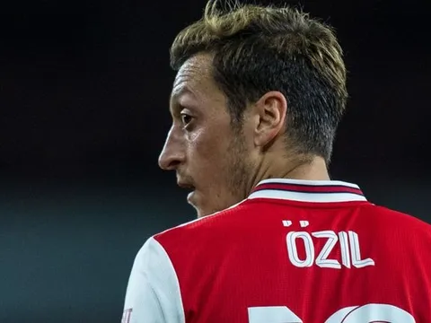 Emery: "Nếu Ozil làm 1 điều, cậu ấy có thể ra sân"