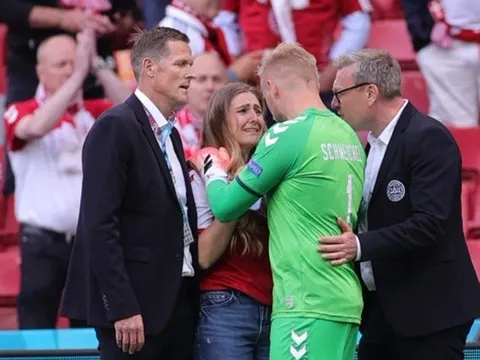 Kasper Schmeichel nói gì với vợ của Eriksen?