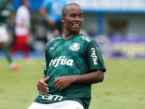 Vinicius 2.0 từ chối M.U, Liverpool