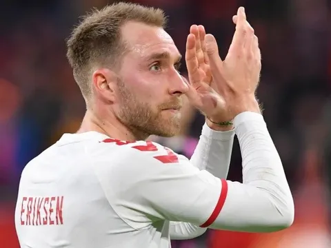 HLV Đan Mạch ngạc nhiên về Eriksen