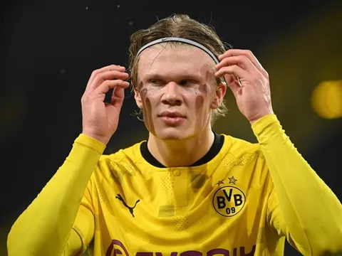 Haaland hành động gây sốc, chiếm hết 'spotlight' trận MC - Dortmund
