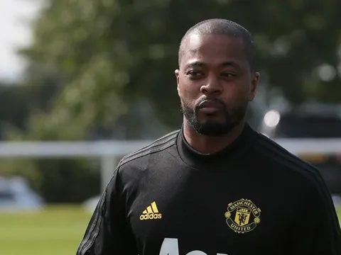 Patrice Evra gửi cảnh báo đến Ten Hag