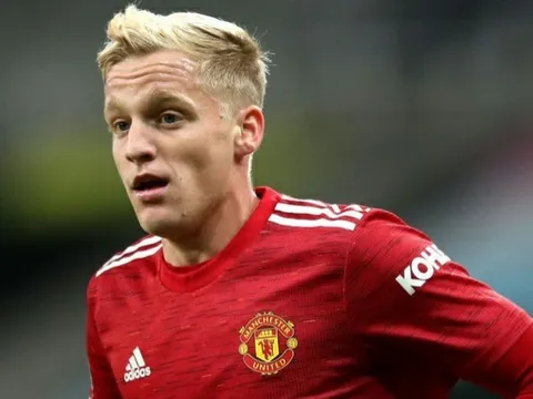 Evra: "Đó là nơi Van de Beek thuộc về"