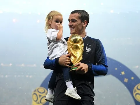 Hi hữu: 3 đứa con của Griezmann sinh khác năm nhưng cùng ngày