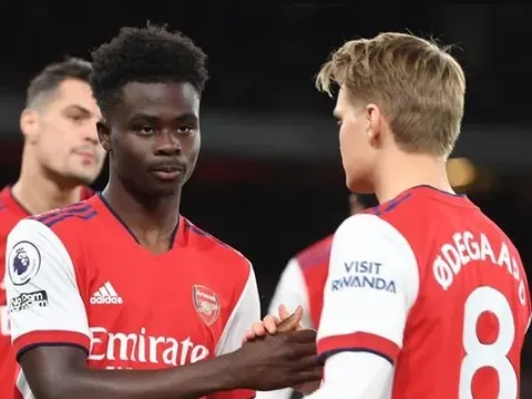 Fabregas tìm ra bộ 3 tấn công đầy hứa hẹn của Arsenal