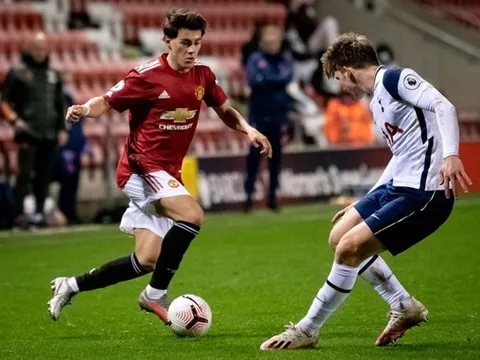 Tân binh Man Utd ghi bàn, đồng đội nói rõ lý do không chạy đến ăn mừng