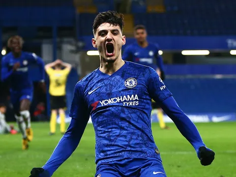 Tiền đạo Chelsea thành hàng hot Premier League