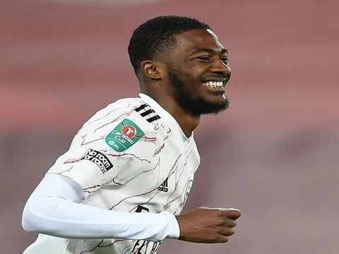 Fan Arsenal phát cuồng: "Pele nhập cậu ta rồi, chàng trai máu lạnh"