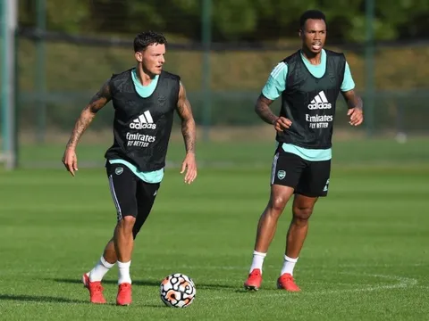 Fan Arsenal “rớt nước mắt” trước viễn cảnh cặp trung vệ trong mơ đá chính