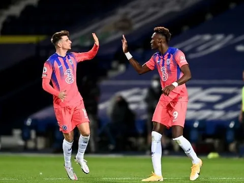 Fan Chelsea: "Chi hơn 200 triệu bảng, và cậu ấy vẫn nổi bật nhất"