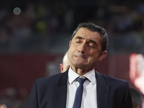 Fan Everton cười nhạo: "Barcelona tiêu tùng rồi"!