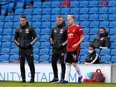 Fan M.U lý giải nguyên nhân sâu xa khiến Solskjaer chưa cho Van de Beek đá chính