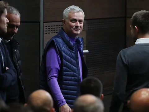 Fan Tottenham: "Mourinho, làm ơn đừng dùng anh ta nữa"