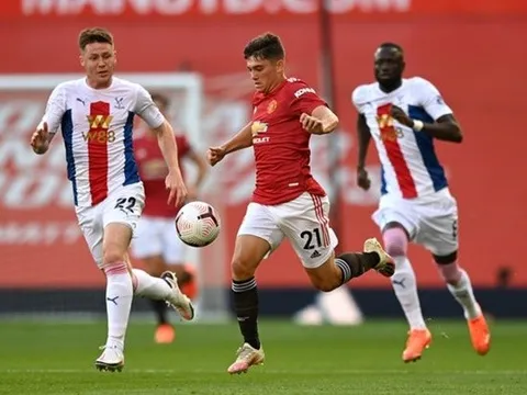 Quá chán nản, CĐV Man United giận dữ: "Bán cậu ta cho Leeds"