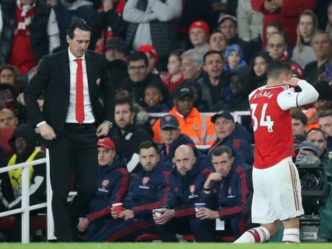 Hòa bạc nhược, fan Arsenal điên tiết: "Sa thải Emery và bán gã hề đó lập tức"