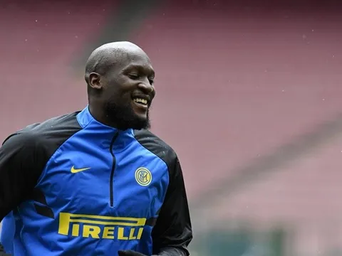 Man City 'thi ném tiền' với Chelsea trên TTCN