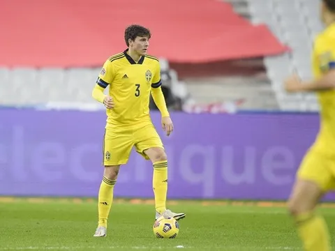 "Cạ cứng" Maguire bất ngờ trở lại Man United