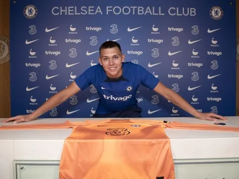 Tân binh cập bến Chelsea vào thứ 4