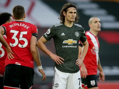 Ferdinand yêu cầu Man United "giáo dục" lại Cavani