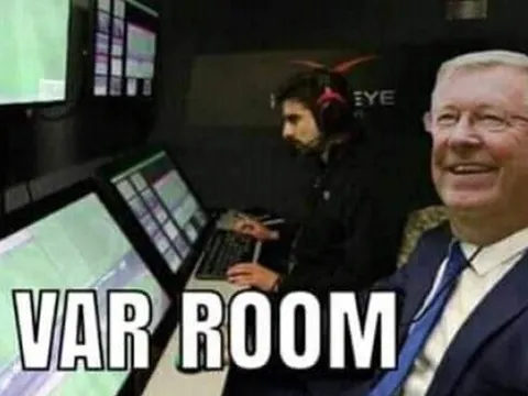 Cười té ghế với loạt ảnh chế Vòng 10 Premier League