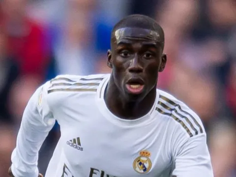 Real Madrid mất trụ cột trước đại chiến Chelsea