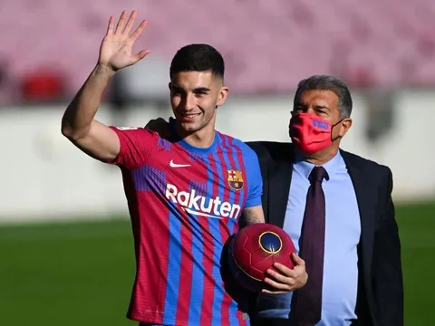 Tân binh 55 triệu euro ra mắt Barca