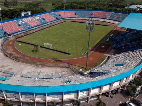 FIFA hỗ trợ Indonesia cải thiện sân bãi sau thảm kịch