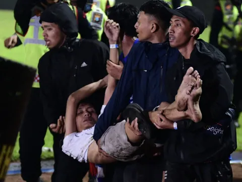 FIFA không trừng phạt bóng đá Indonesia sau vụ bạo loạn