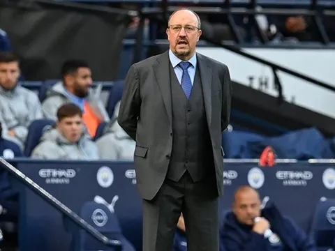 Cựu HLV Chelsea, Liverpool chuẩn bị nhận trát sa thải