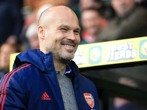 Bị Paul Scholes chê luộm thuộm, Freddie Ljungberg lên tiếng nói gì?