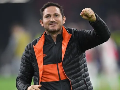 Chelsea thăng hoa, Joe Cole nói thẳng khác biệt của Lampard với Sarri