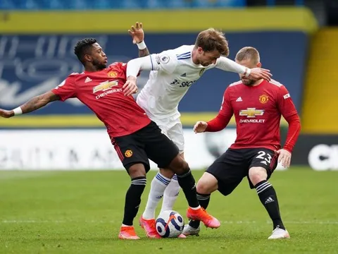 CĐV Man Utd điên tiết, đòi tống khứ 3 cái tên "rác rưởi"