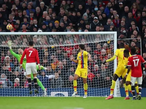 Fred nhận vinh dự lớn từ NHM Man United