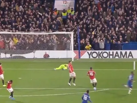 Fred nổi điên với bộ 3 trung vệ của Man Utd