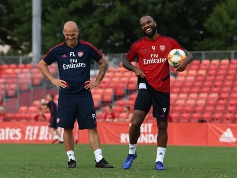 NÓNG! Ljungberg phá vỡ im lặng, hé lộ không khí tại Arsenal khi Emery ra đi