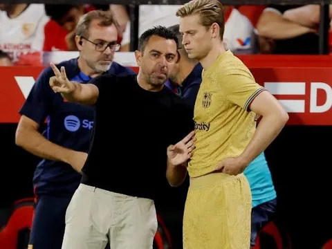 Frenkie de Jong có thể đã mắc một sai lầm chết người