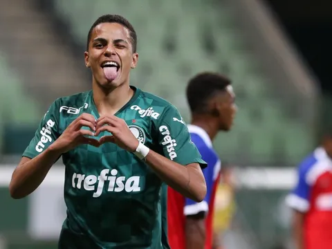 Ajax nhắm tiền đạo gây bão tại Brazil, M.U mừng thầm