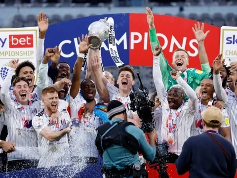 Fulham đăng quang Championship sớm 1 vòng đấu