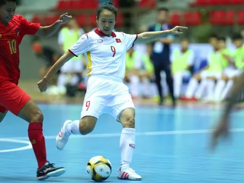 Thắng đậm Malaysia, futsal nữ Việt Nam soán ngôi đầu của Thái Lan