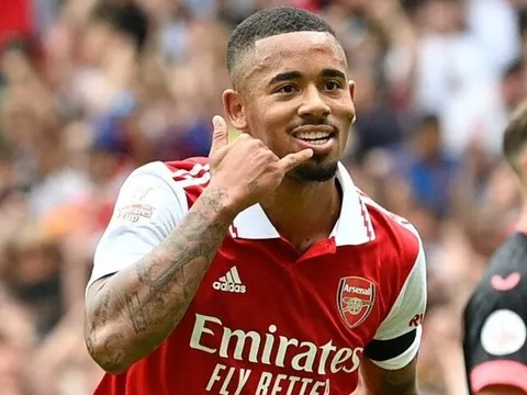 Gabriel Jesus được khen 'cân' cả hàng công Pháo thủ