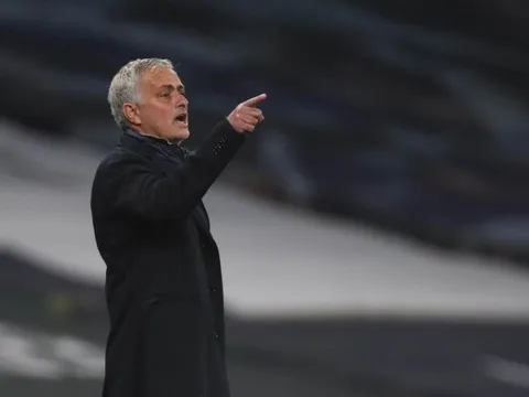 Gã khổng lồ chốt tương lai "đá tảng" 50 triệu, Mourinho mừng thầm