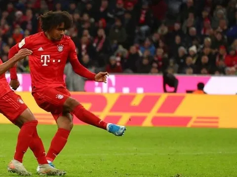 "Gà son" lại giải cứu Bayern, NHM rần rần: "Chúa ơi! Cậu nhóc này thật khó tin"