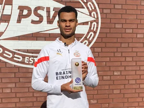 Mục tiêu của M.U, Arsenal hay nhất Eredivisie tháng 9