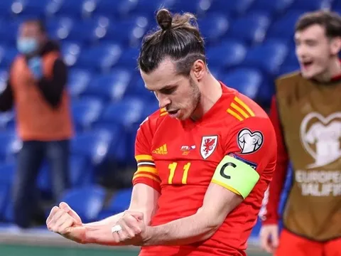 Ngay trong trận, Bale vung cùi chỏ vào mặt nghi can phân biệt chủng tộc