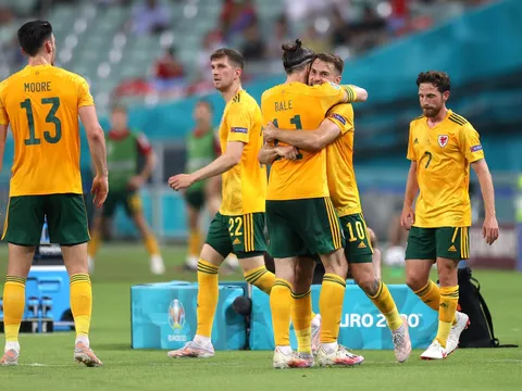 Gareth Bale tinh quái, cầu thủ Thổ Nhĩ Kỳ ăn 2 'cú lừa' trong 2 phút