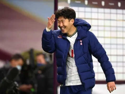 Gary Neville: "Cậu ấy đã ở cùng đẳng cấp với Salah"