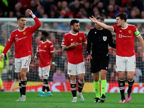Gary Neville chỉ ra lợi ích khi Man Utd bật bãi khỏi Champions League