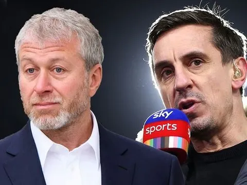 Gary Neville chỉ trích quyết định của Roman Abramovich là ‘hèn nhát'